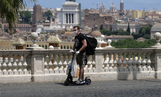 Scooter eléctrico en italiano